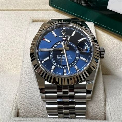 rolex sky dweller blu prezzo|rolex sky dweller specs.